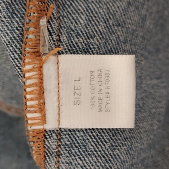 Fashion Nova Dark Wash Demin Jacket with Multiple Pockets Size Large - Picture 7 of 8